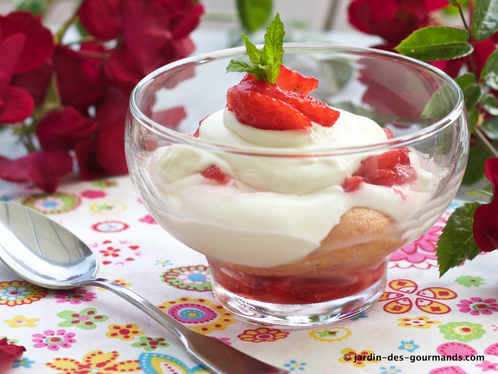 verrines-fraises-facon-tiramisu-8